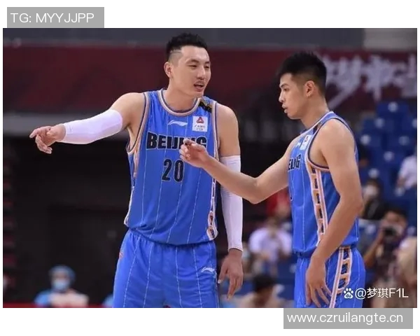 周琦与赵睿翟晓川方硕合影定妆照迎新赛季期待再创佳绩