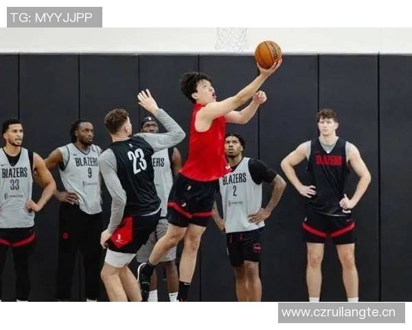 杨瀚森在G联盟中自信提升更衣室内与队友关系融洽