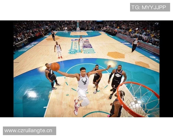 字母哥训练中展现惊人弹跳轻松完成大风车扣篮引发球迷热议