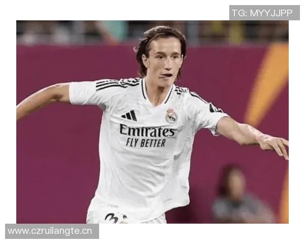 多特和尤文等多支英超球队关注皇马18岁后卫霍安马丁内斯