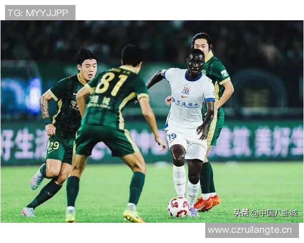 海港申花再度对决争冠之路海港领先两分悬念迭起期待最后一轮决战