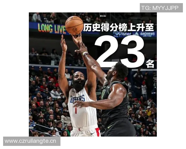 莱昂纳德半场状态火热三分球连中五记砍下18分助球队争胜 莱昂纳德半场状态火热三分球连中五记砍下18分助球队争胜