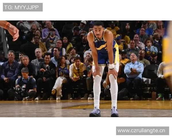 曼恩半场表现惊艳五投全中三分两中助球队取得领先 曼恩半场表现惊艳五投全中三分两中助球队取得领先