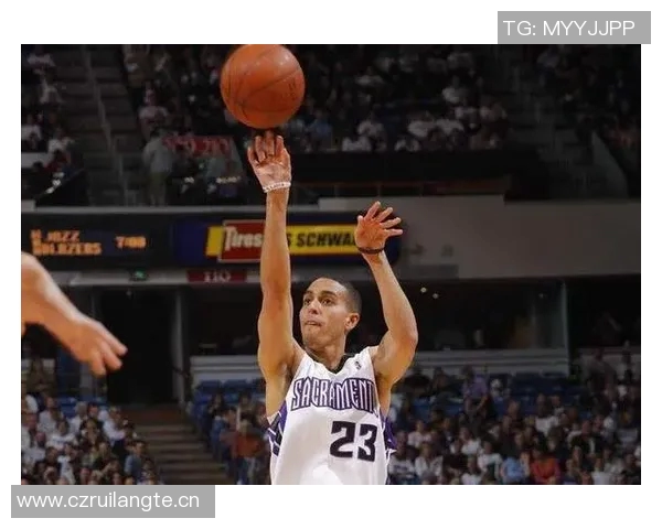 雷迪克谈拉拉维亚成长之路强调05秒接球投篮策略与全面表现