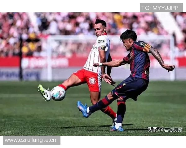 皇马与莱万特前锋艾永经纪人接触球员倾向加盟巴萨