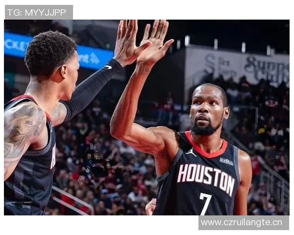 火箭备战雷霆杜兰特申京贾巴里同框训练照引发球迷热议