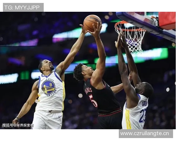 埃奇库姆关键补篮助球队逆转8中4贡献10分6板5助3断表现抢眼