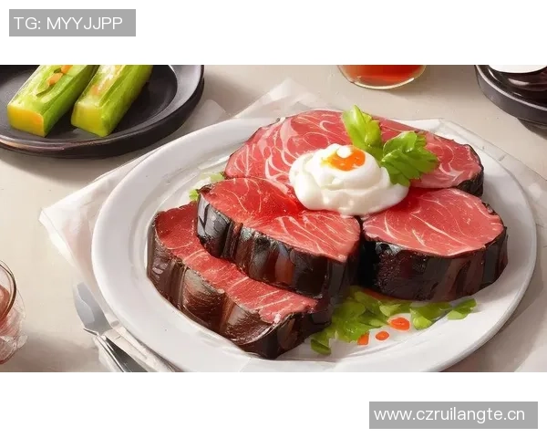 亚当斯如野兽般光脚漫步手持牛排展现原始魅力