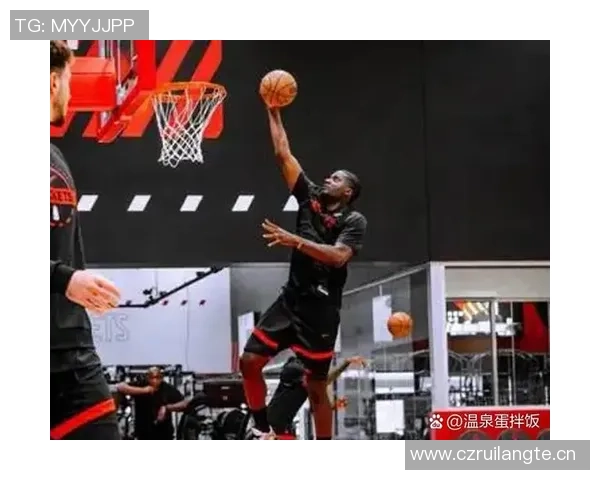 亚当斯解析双塔阵容策略强调防守节奏与进攻对位优势的重要性 亚当斯解析双塔阵容策略强调防守节奏与进攻对位优势的重要性