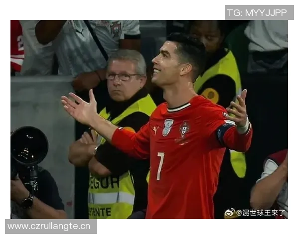 C罗与摩根幽默互动分享私密采访瞬间引发热议