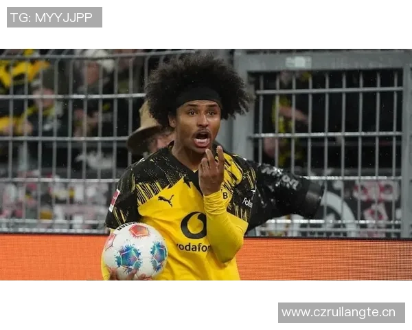 多特赢球后阿德耶米独自离开更衣室引发关注