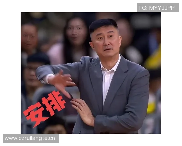 杨鸣与杜锋赛后微笑拥抱展现对输球的坦然态度